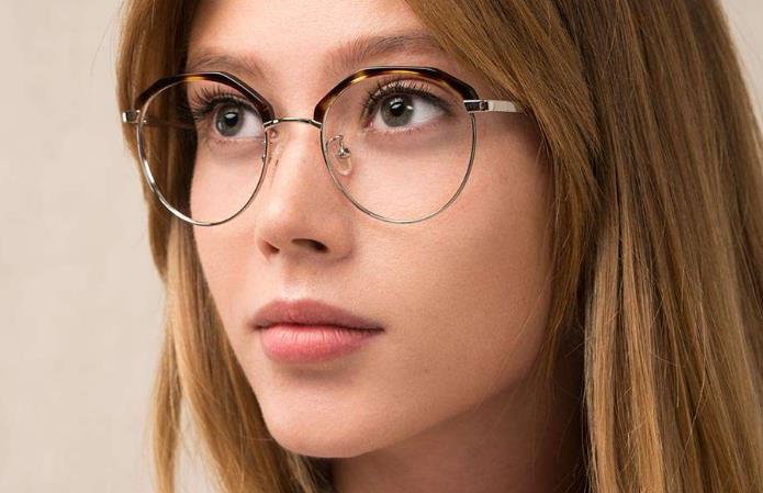 Plastic or Metal Glasses: A Candid Discussion on Nose Pads
